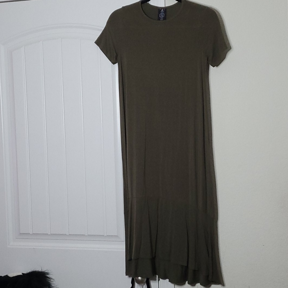 Green women's long tunic dress